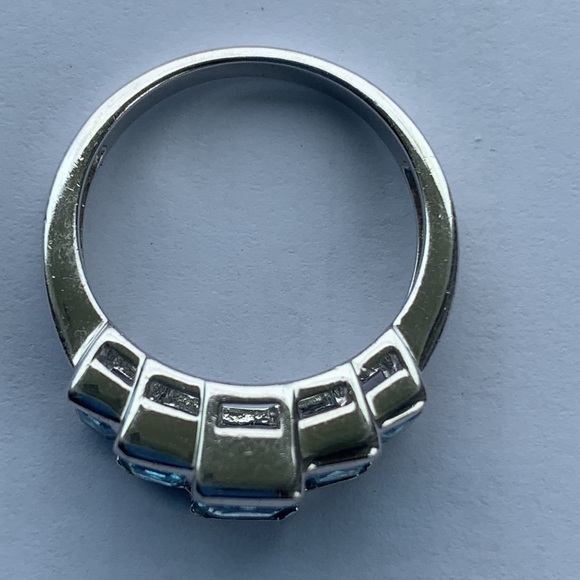 Elegant Blue Gemstone Silver Ring - Picture 2 of 5